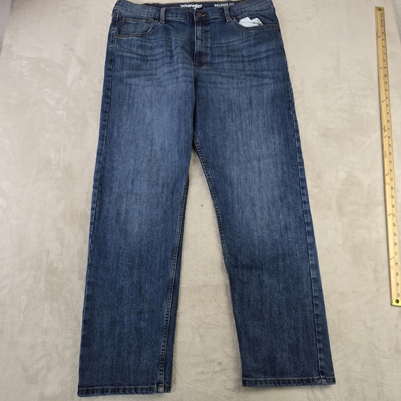 Wrangler Men's Relaxed Fit Blue Straight Jeans Sz 38x31 - Picture 1 of 10